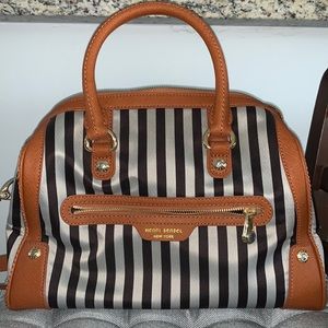 Beautiful Henri Bendel purse! Amazing condition!